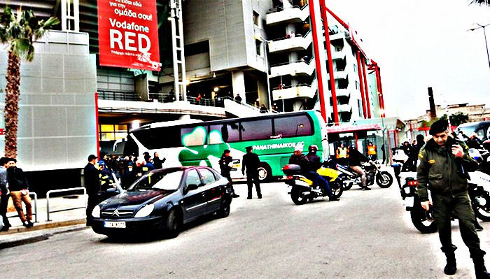 Η παρακάμερα του ντέρμπι: Οι αφίξεις, το “φιλάκι” του Λέτο κι η ένταση στη φυσούνα