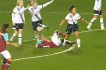 Την πάτησε στο πρόσωπο!