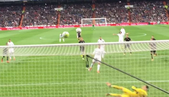 Το πέναλτι του Ρονάλντο χτύπησε οπαδό που τραβούσε βίντεο!