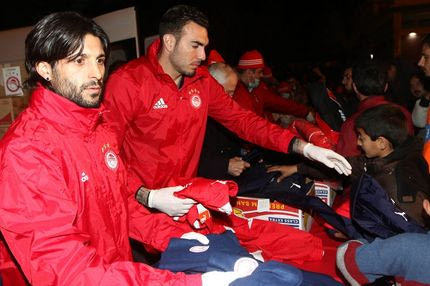 Ο Ρομπέρτο κι ο Ντομίνγκες μοίρασαν χαμόγελα κι ελπίδα στους πρόσφυγες