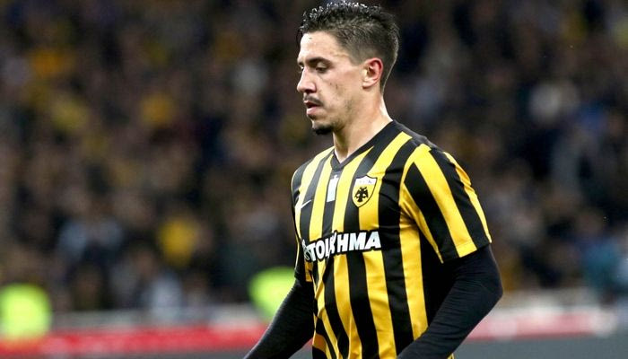 Ντύνεται… γαμπρός ο Σιμόες