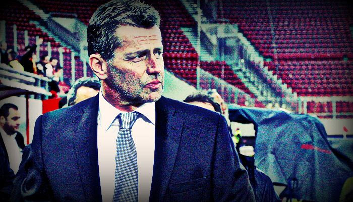 Κόουτς, τυχερός είσαι. Δεν ασχολείται άνθρωπος!