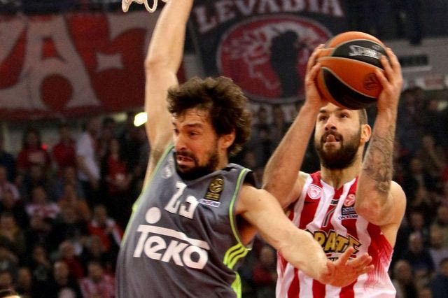 Το εκπληκτικό buzzer beater τρίποντο του Σπανούλη