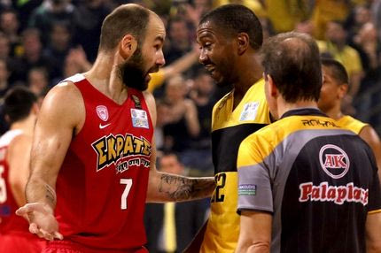 Το… χαμόγελο του Σπανούλη στις αποδοκιμασίες