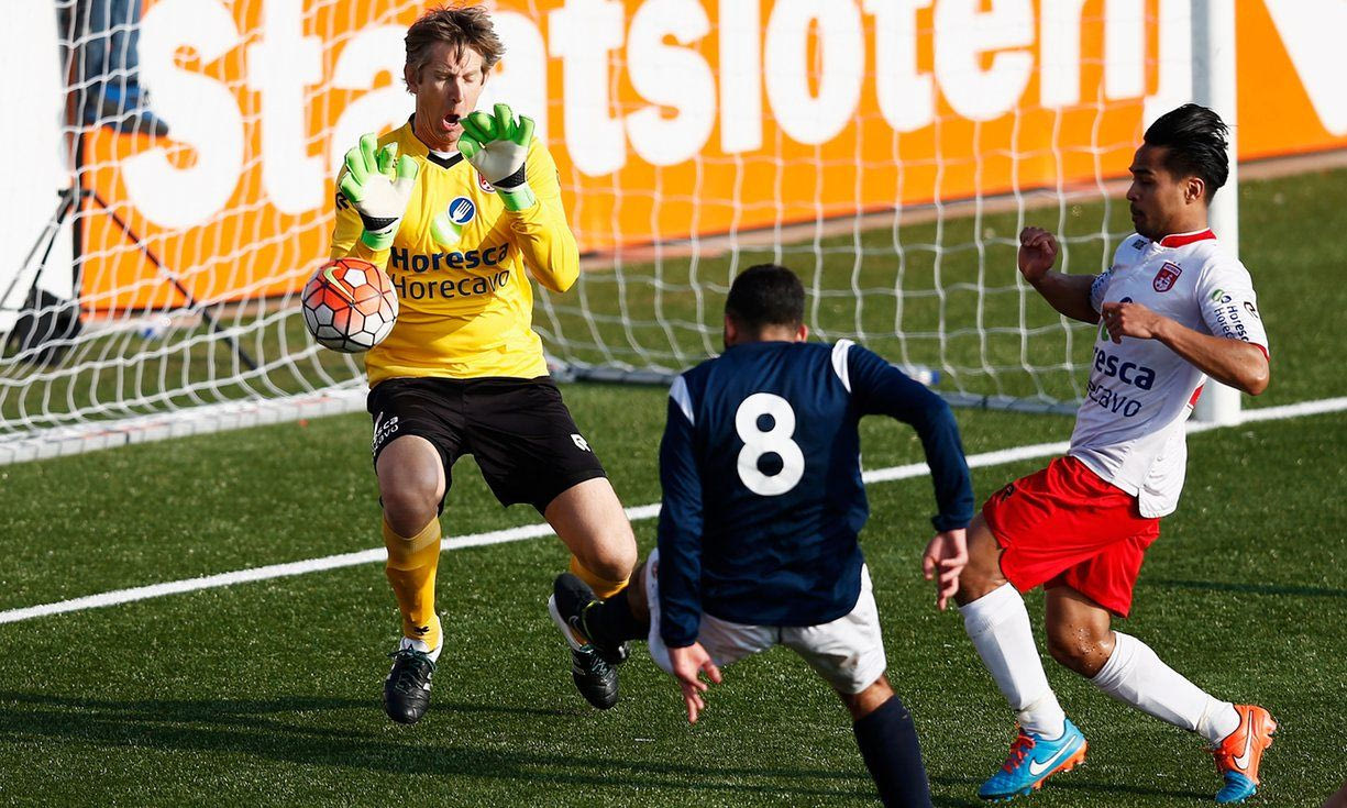 Ο Φαν ντερ Σαρ έπαιξε ξανά και έπιασε πέναλτι