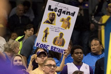 Τελευταία εκτός έδρας αποθέωση για Κόμπε