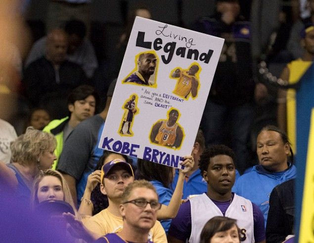 Τελευταία εκτός έδρας αποθέωση για Κόμπε