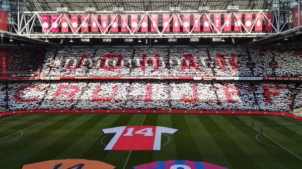 ΑΝΑΤΡΙΧΙΛΑ: Μοναδική τελετή προς τιμήν του Κρόιφ από τον Άγιαξ!