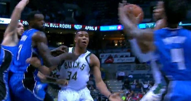 Στο Top-10 οι ασίστ του Αντετοκούνμπο