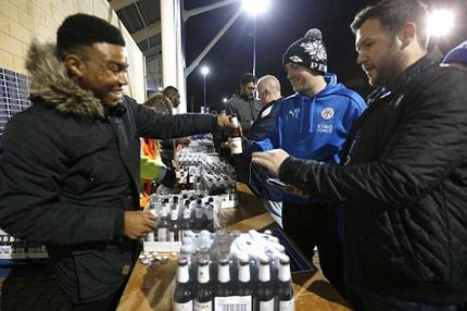 Δωρεάν μπύρες και ντόνατς σε όλους τους οπαδούς της Λέστερ!