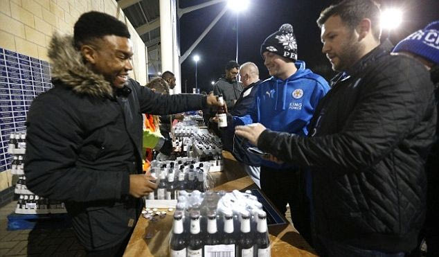 Δωρεάν μπύρες και ντόνατς σε όλους τους οπαδούς της Λέστερ!