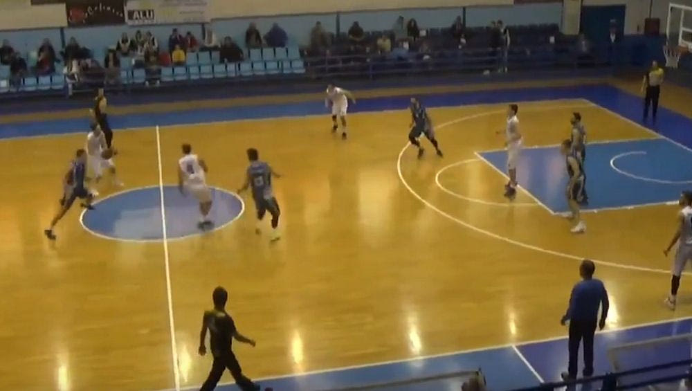 Απίστευτο buzzer beater από τον Καραγκιολίδη