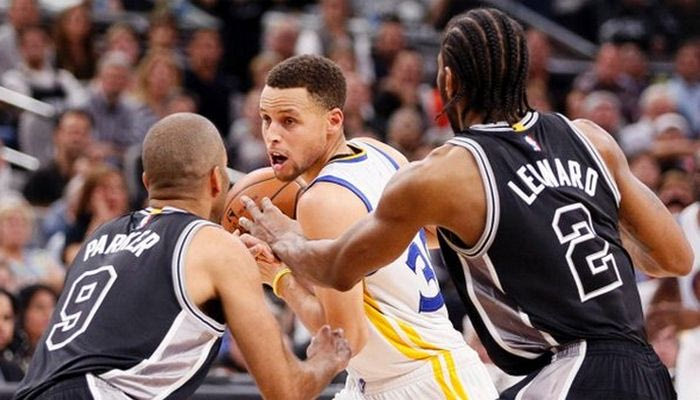 Πήρε την μπάλα… σπίτι του ο Κάρι