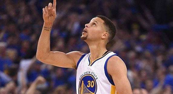 VIDEO: Στα χέρια με τον Μπέβερλι ο Κάρι