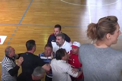 Ξύλο και των… γονέων