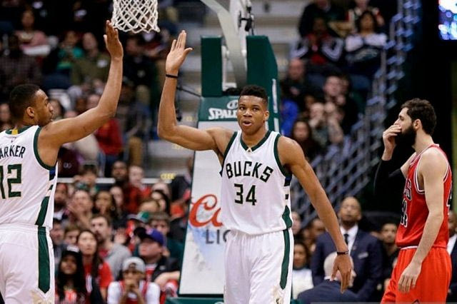 Σούπερ Αντετοκούνμπο και ρεκόρ καριέρας