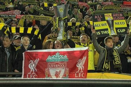 Οπαδοί της Λίβερπουλ και της Ντόρτμουντ τραγούδησαν μαζί