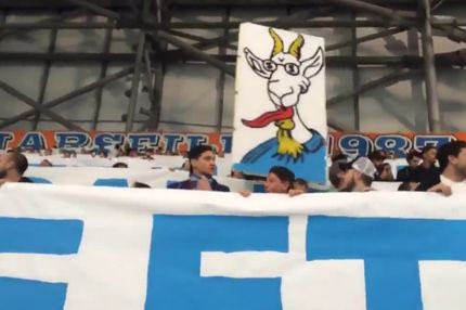 Μουσική Μπένι Χιλ, τράγοι και επίθεση στην κληρονόμο ιδιοκτήτρια