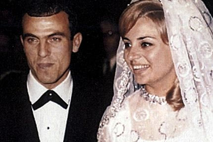 Ο Δομάζος παντρεύεται τη Μοσχολιού και οι Έλληνες βγαίνουν στους δρόμους