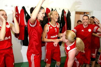 “Παρακολουθήσατε σκυμμένοι και συντετριμμένοι τις κούπες του Ολυμπιακού”