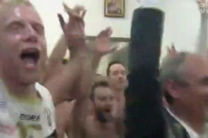 Ξέφρενοι πανηγυρισμοί και μπουγέλο στα αποδυτήρια του ΠΑΟΚ!