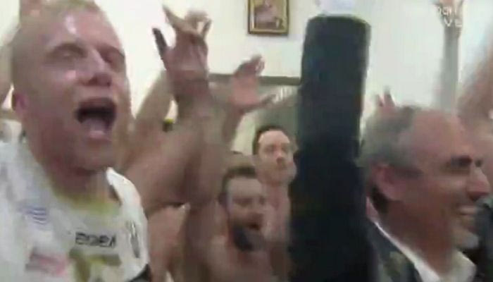 Ξέφρενοι πανηγυρισμοί και μπουγέλο στα αποδυτήρια του ΠΑΟΚ!