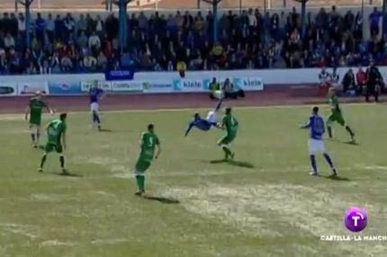 Απίθανο γκολ με ψαλίδι έξω από την περιοχή