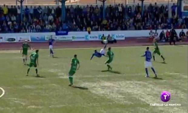 Απίθανο γκολ με ψαλίδι έξω από την περιοχή