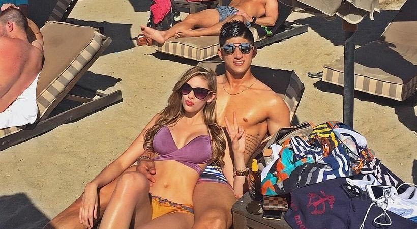 Στη Σαντορίνη με το έτερον ήμισυ ο Πουλίδο