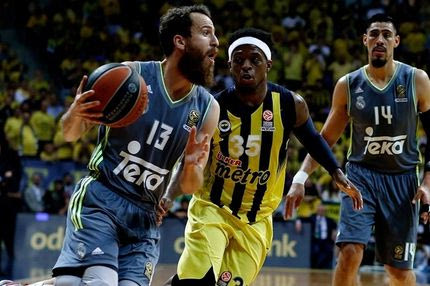 “Σκούπισε” και πήγε Βερολίνο η Φενέρμπαχτσε, στο 2-1 η Μπαρτσελόνα