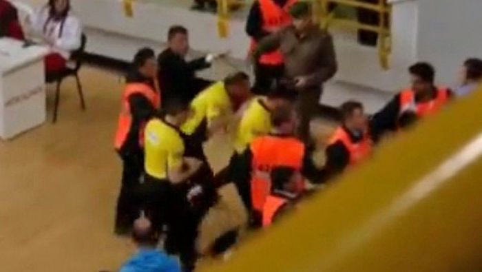 Έφυγαν για τα αποδυτήρια οι διαιτητές στο Τράμπζονσπορ-Εφές