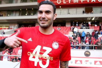 Η βόλτα του Ρομπέρτο στο γήπεδο με ηλεκτρικό σκούτερ!