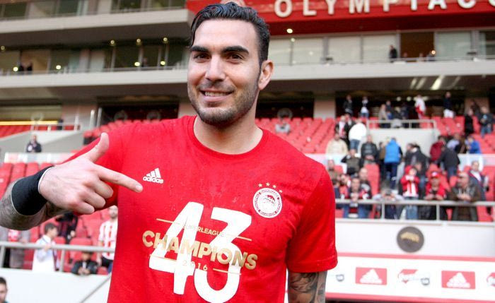 Η βόλτα του Ρομπέρτο στο γήπεδο με ηλεκτρικό σκούτερ!