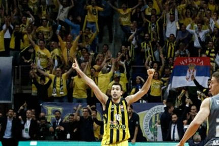 Ο Σλούκας στις φάσεις της βραδιάς!