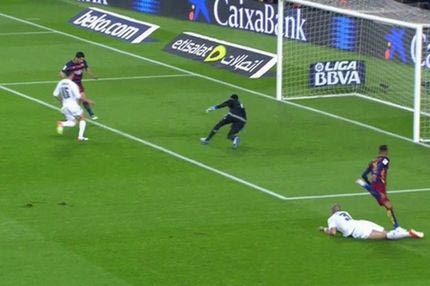 VIDEO: Η απίστευτη χαμένη ευκαιρία του Σουάρες