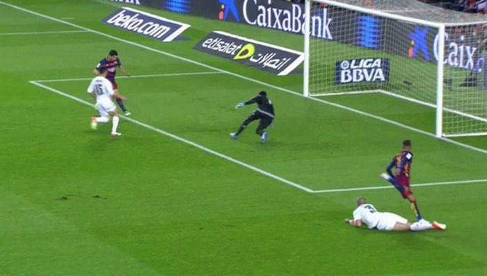 VIDEO: Η απίστευτη χαμένη ευκαιρία του Σουάρες