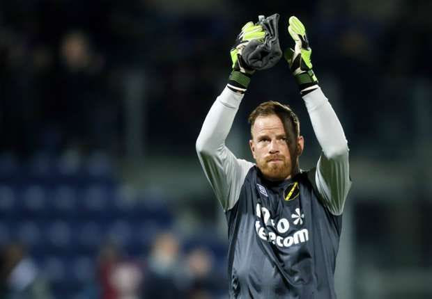 Τραγούδησαν το “You ‘ll never walk alone” για να στηρίξουν τον αντίπαλο τερματοφύλακα