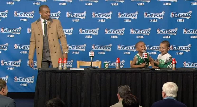 Το σόου των παιδιών του Τόμας στη συνέντευξη Τύπου