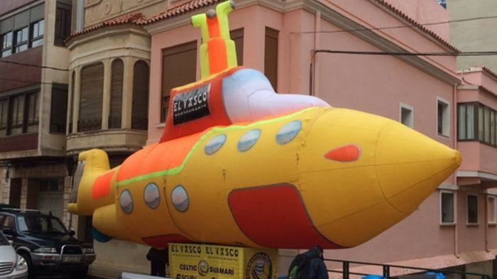 Το κίτρινο υποβρύχιο στους δρόμους της Βιγιαρεάλ