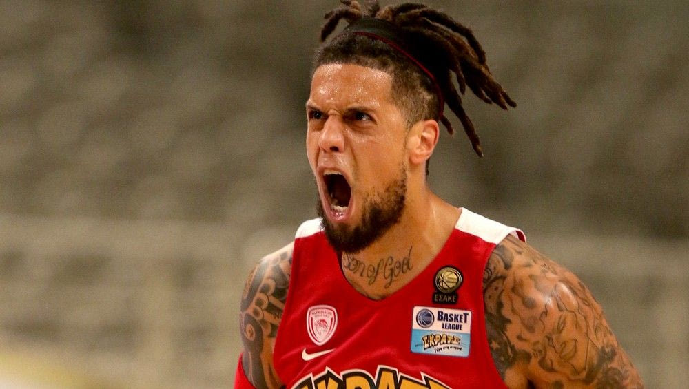 Το Λαύριο αποθέωσε Χάκετ για το φιλί