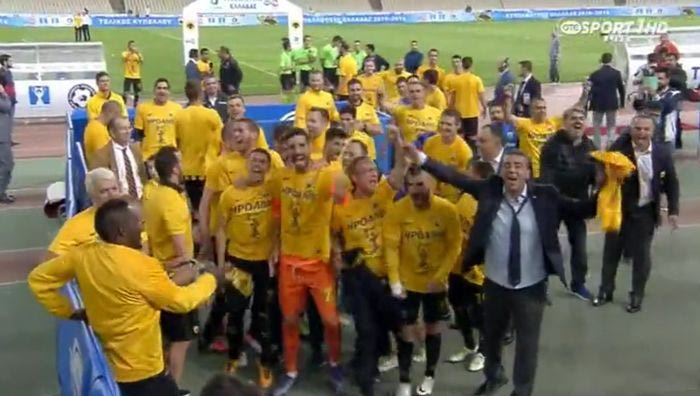 Το “εμπρός αητέ” των παικτών με τον κόσμο