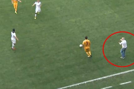 Ο Αναστόπουλος μπήκε στο γήπεδο και το παιχνίδι συνεχίστηκε κανονικά!