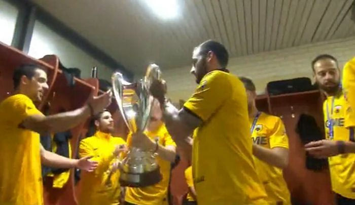 Το πάρτι στα αποδυτήρια της ΑΕΚ