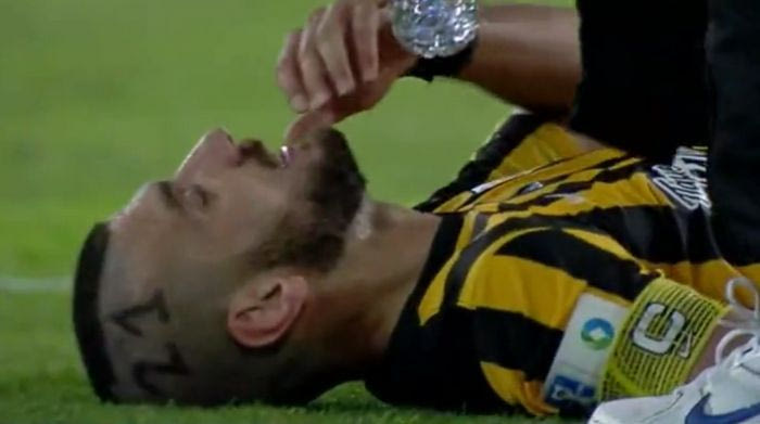 Έχασε τρία δόντια ο Αραβίδης από την αγκωνιά του Μποτία!