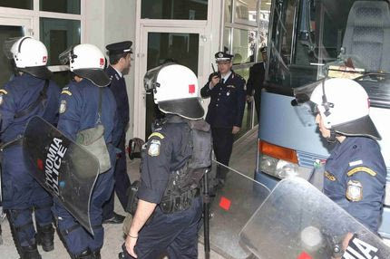 Ξύλο παικτών του Πανιωνίου με οπαδούς του Ιωνικού