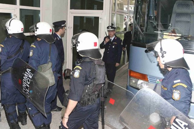 Ξύλο παικτών του Πανιωνίου με οπαδούς του Ιωνικού