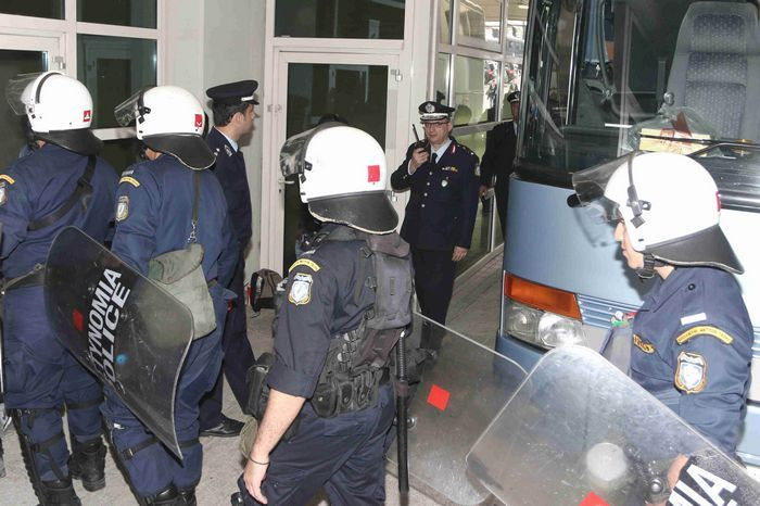 Ξύλο παικτών του Πανιωνίου με οπαδούς του Ιωνικού