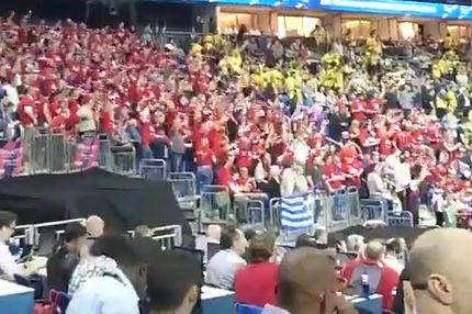 Με ελληνική σημαία οι Βάσκοι φίλαθλοι