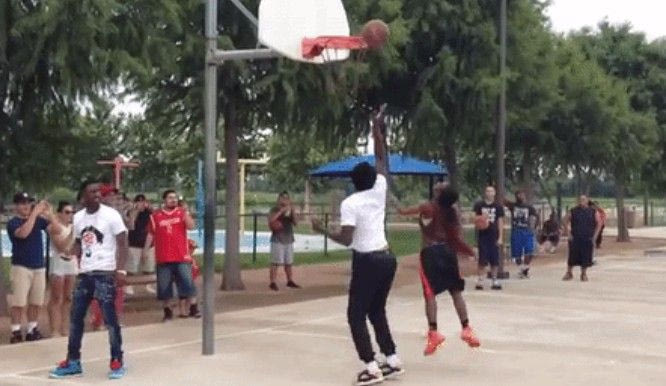 Ο Πάτρικ Μπέβερλι γελοιοποιεί κοριτσάκι στο μπάσκετ