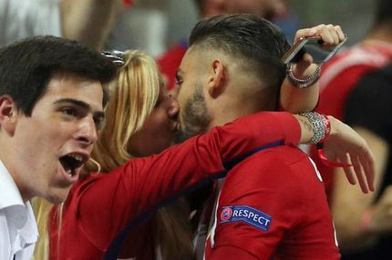 Πανηγυρισμός με φιλί στη σέξι σύντροφό του ο Καράσκο!